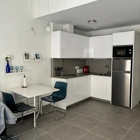Apartment Centric With Rooftop *
